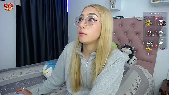 Soffy-brooks online show from December 15, 3:33 am