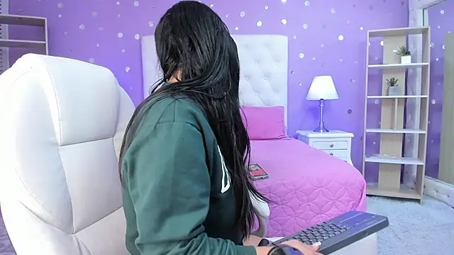 scarlette 15  online show from November 6, 3:18 am