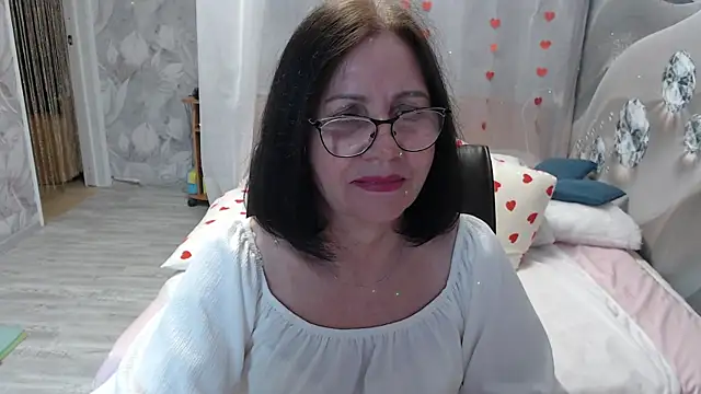 Snapshot of OlgaHottie chatting on June 8, 1:28 am OlgaHottie online show from June 8, 1:28 am