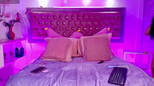 EmmaWilder online show from November 19, 8:31 pm