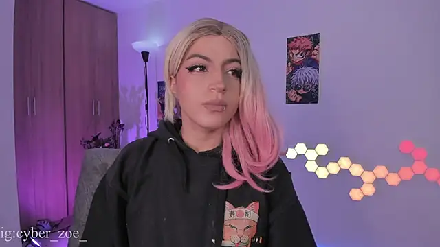 Snapshot of cyberzoe chatting on February 23, 2:47 pm cyberzoe online show from February 23, 2:47 pm