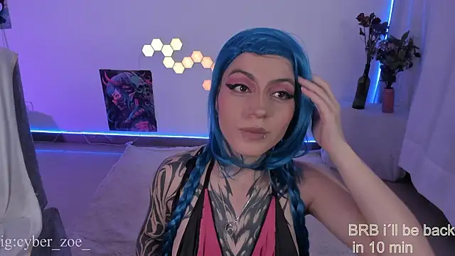 Snapshot of cyberzoe chatting on February 26, 12:42 am cyberzoe online show from February 26, 12:42 am