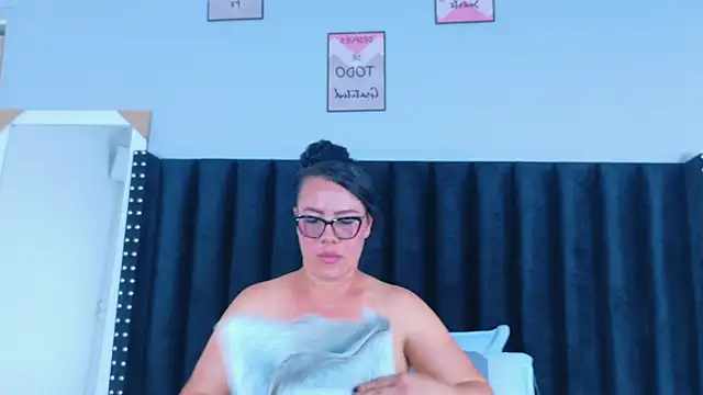 hotlatinateacher online show from February 12, 5:52 pm