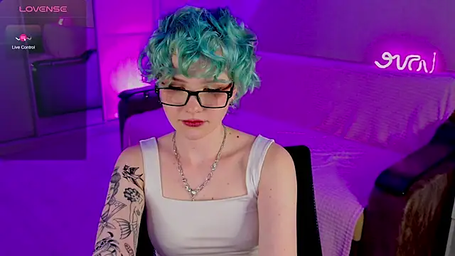 Snapshot of School_Love chatting on February 23, 4:13 pm School Love online show from February 23, 4:13 pm