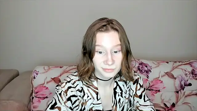 Snapshot of EnigmaSee chatting on December 4, 1:58 am EnigmaSee online show from December 4, 1:58 am