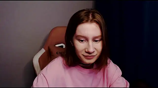 Snapshot of EnigmaSee chatting on December 9, 2:24 am EnigmaSee online show from December 9, 2:24 am