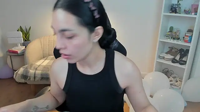  BellaEvans  online show from April 11, 4:50 am