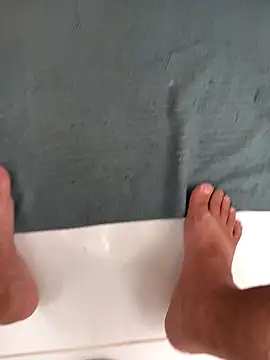 Snapshot of lobomisterioso13 chatting on December 18, 10:51 am lobomisterioso13 online show from December 18, 10:51 am