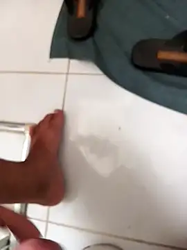 Snapshot of lobomisterioso13 chatting on December 19, 6:01 pm lobomisterioso13 online show from December 19, 6:01 pm