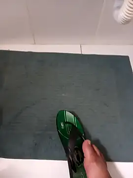 Snapshot of lobomisterioso13 chatting on December 23, 10:32 am lobomisterioso13 online show from December 23, 10:32 am