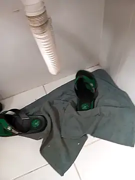 Snapshot of lobomisterioso13 chatting on October 13, 11:21 am lobomisterioso13 online show from October 13, 11:21 am