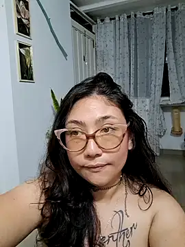 Snapshot of Mia_Ruiz chatting on February 1, 5:49 am Mia Ruiz online show from February 1, 5:49 am