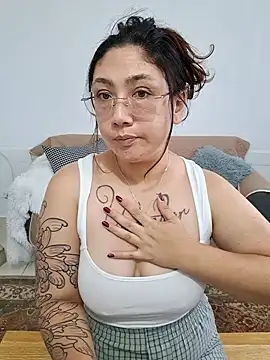 Snapshot of Mia_Ruiz chatting on September 28, 8:58 pm Mia Ruiz online show from September 28, 8:58 pm