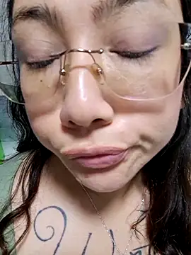 Snapshot of Mia_Ruiz chatting on October 30, 2:13 am Mia Ruiz online show from October 30, 2:13 am