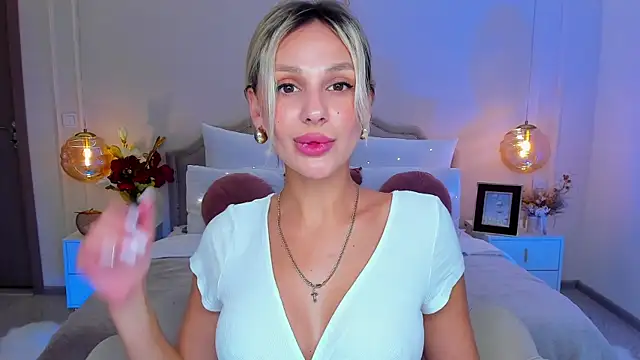 MissLoou online show from July 8, 5:12 am
