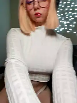 Snapshot of DanaWard chatting on December 22, 8:03 pm DanaWard online show from December 22, 8:03 pm