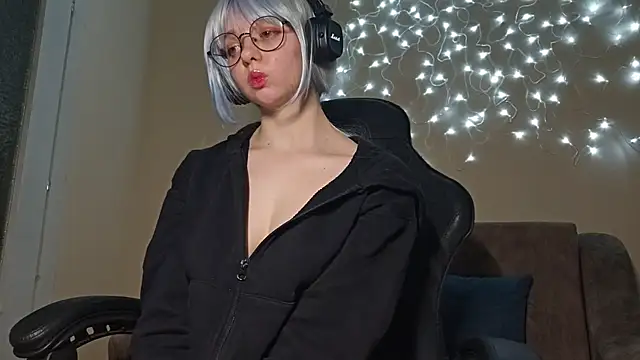 Snapshot of DanaWard chatting on January 20, 11:43 pm DanaWard online show from January 20, 11:43 pm