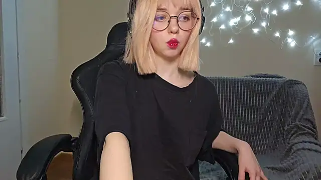 Snapshot of DanaWard chatting on January 27, 1:05 am DanaWard online show from January 27, 1:05 am