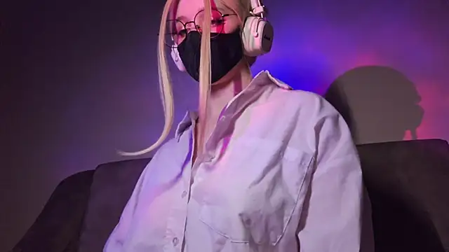 DanaWard online show from March 30, 9:16 pm