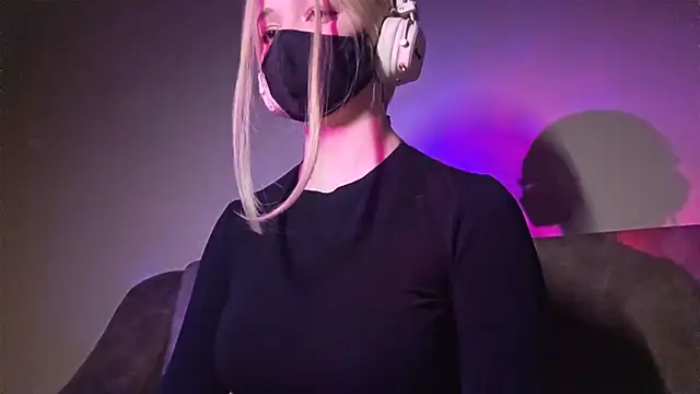 DanaWard online show from April 3, 9:57 pm