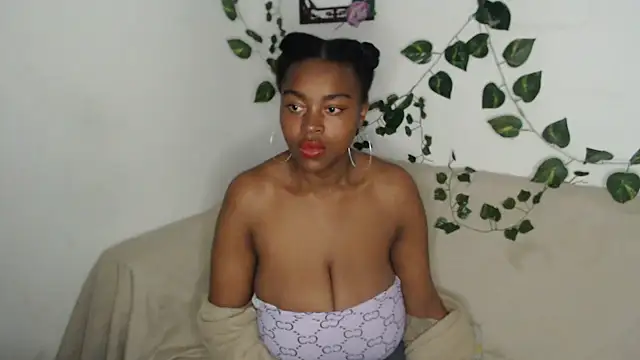 Snapshot of lyssyhorny chatting on October 1, 2:17 am lyssyhorny online show from October 1, 2:17 am