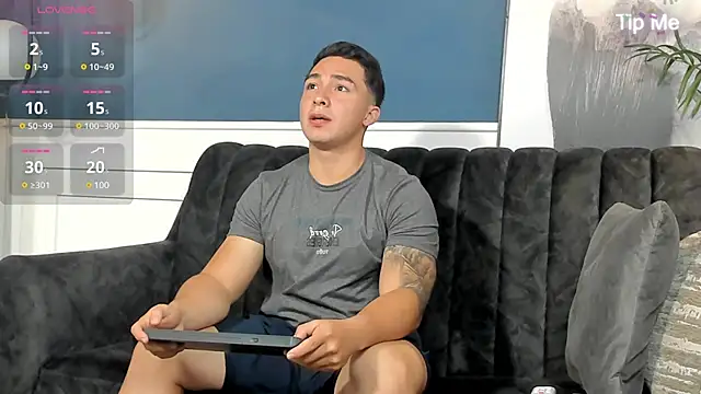 Snapshot of Ryan_Hunt chatting on January 15, 9:13 am Ryan Hunt online show from January 15, 9:13 am