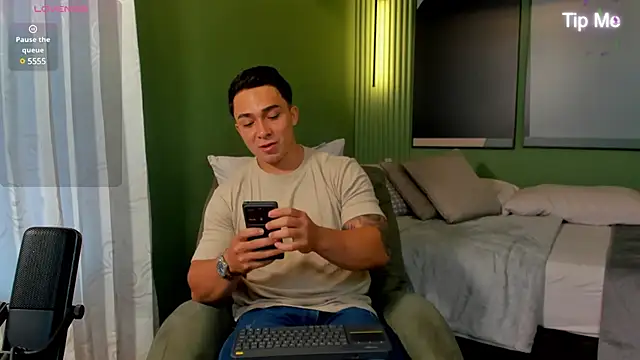 Snapshot of Ryan_Hunt chatting on January 17, 5:08 pm Ryan Hunt online show from January 17, 5:08 pm