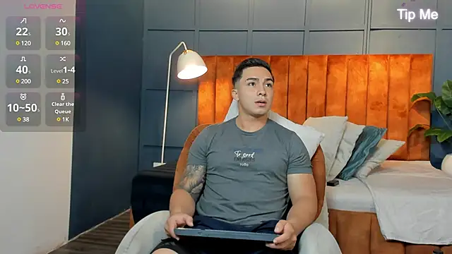 Snapshot of Ryan_Hunt chatting on January 28, 12:11 pm Ryan Hunt online show from January 28, 12:11 pm