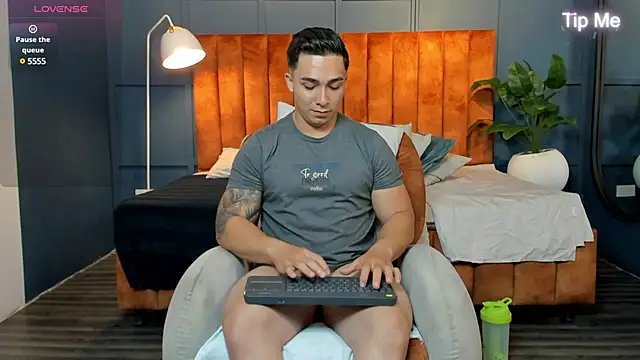 Snapshot of Ryan_Hunt chatting on January 28, 3:14 pm Ryan Hunt online show from January 28, 3:14 pm