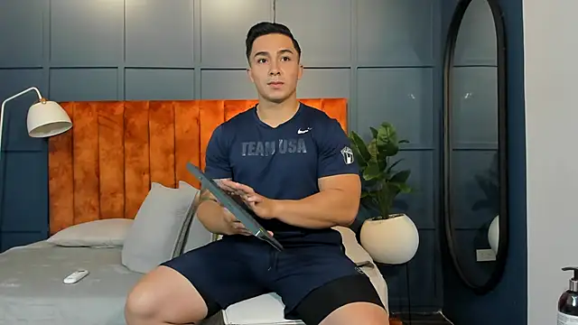 Snapshot of Ryan_Hunt chatting on February 8, 12:50 pm Ryan Hunt online show from February 8, 12:50 pm
