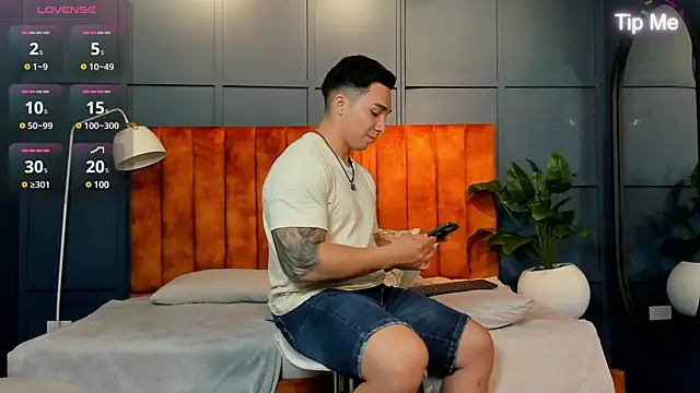 Snapshot of Ryan_Hunt chatting on February 11, 3:51 pm Ryan Hunt online show from February 11, 3:51 pm