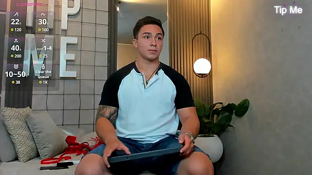 Snapshot of Ryan_Hunt chatting on February 16, 6:32 pm Ryan Hunt online show from February 16, 6:32 pm
