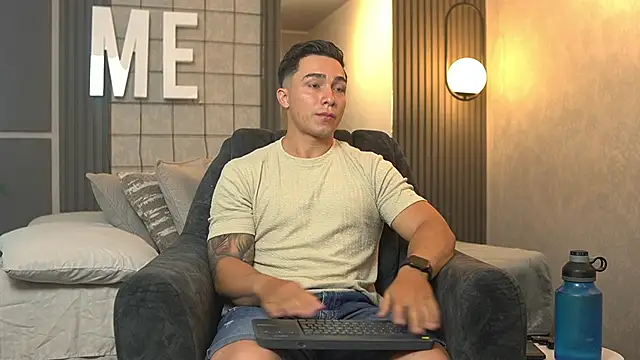Snapshot of Ryan_Hunt chatting on September 16, 12:06 pm Ryan Hunt online show from September 16, 12:06 pm