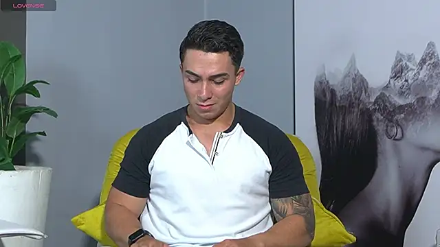 Snapshot of Ryan_Hunt chatting on September 23, 6:11 pm Ryan Hunt online show from September 23, 6:11 pm