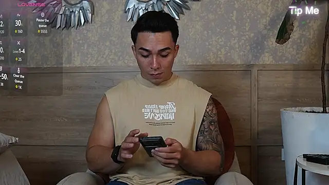 Snapshot of Ryan_Hunt chatting on October 15, 12:16 pm Ryan Hunt online show from October 15, 12:16 pm