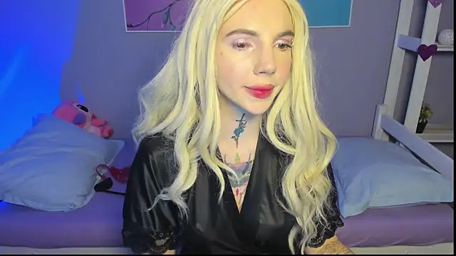 Snapshot of AnneTenet chatting on January 28, 6:05 am AnneTenet online show from January 28, 6:05 am