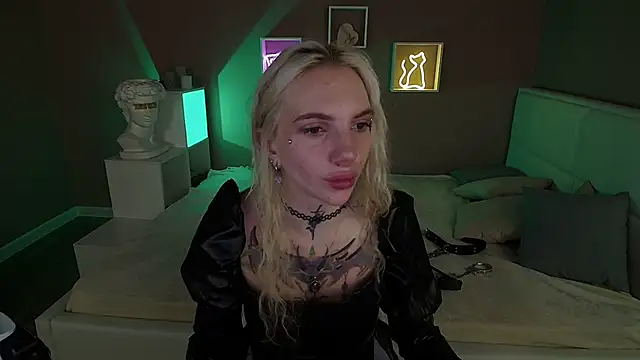 Snapshot of AnneTenet chatting on March 16, 6:09 am AnneTenet online show from March 16, 6:09 am