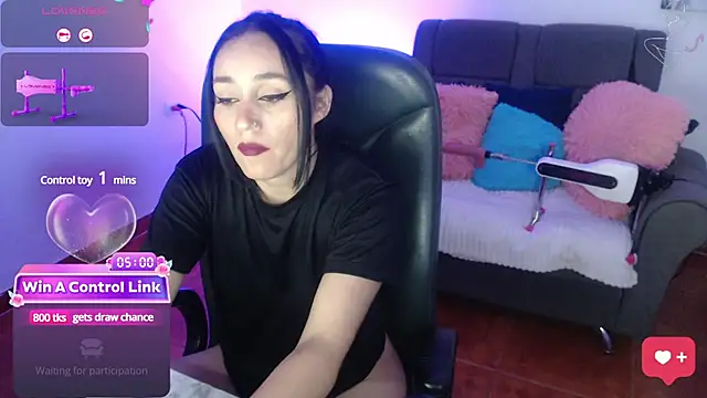 Snapshot of yeliana_sexxy chatting on January 4, 9:43 am yeliana sexxy online show from January 4, 9:43 am