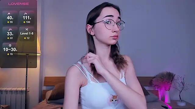 Snapshot of PollyBeev chatting on January 27, 11:22 am PollyBeev online show from January 27, 11:22 am