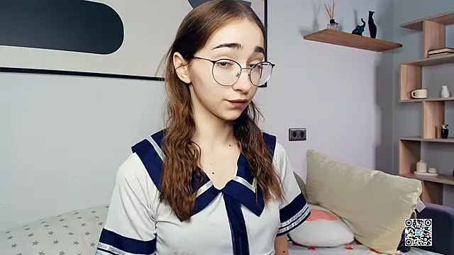 Snapshot of PollyBeev chatting on October 11, 6:45 am PollyBeev online show from October 11, 6:45 am