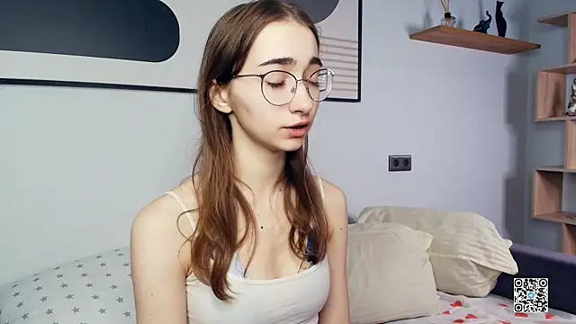 Snapshot of PollyBeev chatting on October 22, 7:30 am PollyBeev online show from October 22, 7:30 am