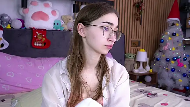 Snapshot of PollyBeev chatting on November 24, 7:19 am PollyBeev online show from November 24, 7:19 am