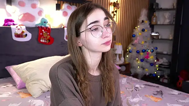 Snapshot of PollyBeev chatting on November 30, 8:18 am PollyBeev online show from November 30, 8:18 am