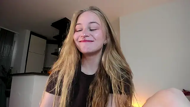 Snapshot of MiaMews chatting on October 24, 12:01 pm MiaMews online show from October 24, 12:01 pm