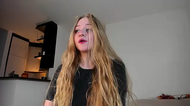 Snapshot of MiaMews chatting on October 28, 1:03 pm MiaMews online show from October 28, 1:03 pm