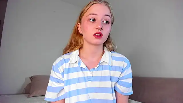 Snapshot of MiaMews chatting on November 11, 12:27 pm MiaMews online show from November 11, 12:27 pm