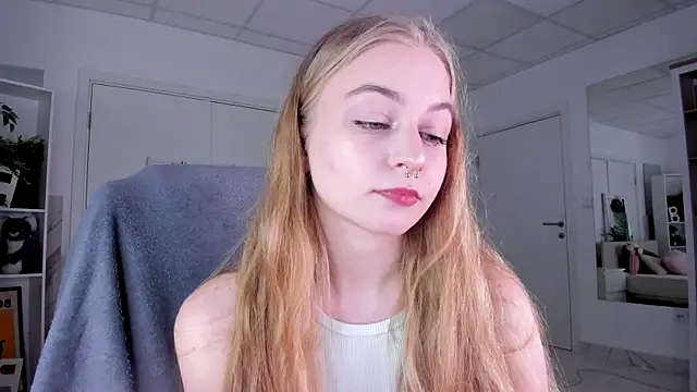 Snapshot of MiaMews chatting on February 6, 11:08 pm MiaMews online show from February 6, 11:08 pm