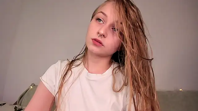 Snapshot of MiaMews chatting on February 24, 10:41 pm MiaMews online show from February 24, 10:41 pm