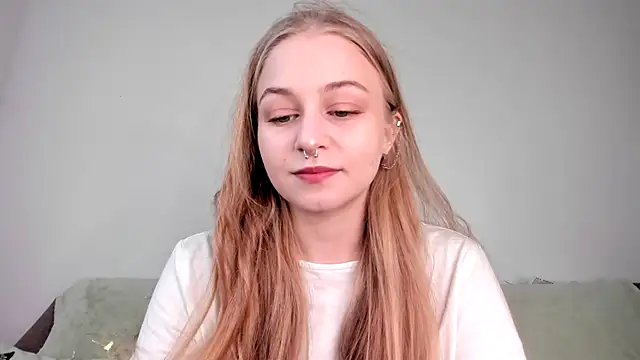 Snapshot of MiaMews chatting on March 12, 4:02 pm MiaMews online show from March 12, 4:02 pm