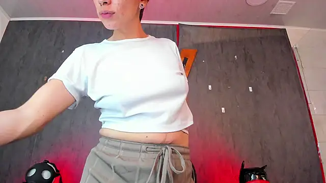 Snapshot of IvanaFetish chatting on January 21, 4:21 am IvanaFetish online show from January 21, 4:21 am